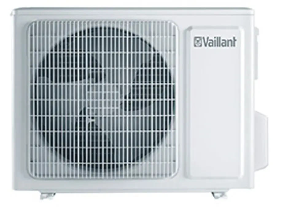 Außenklimagerät von Vaillant mit einem großen Ventilator und einem gitterartigen Schutz. Das Gerät ist in einem weißem Gehäuse untergebracht.